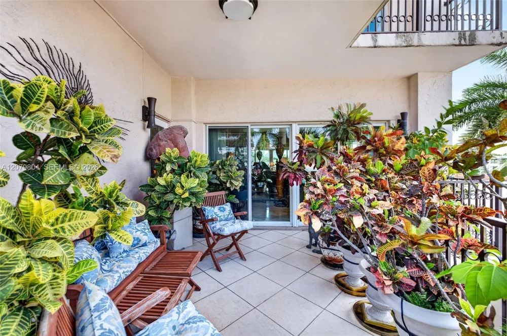 25 Hendricks Isle #303 & 304 Fort Lauderdale, FL 33301