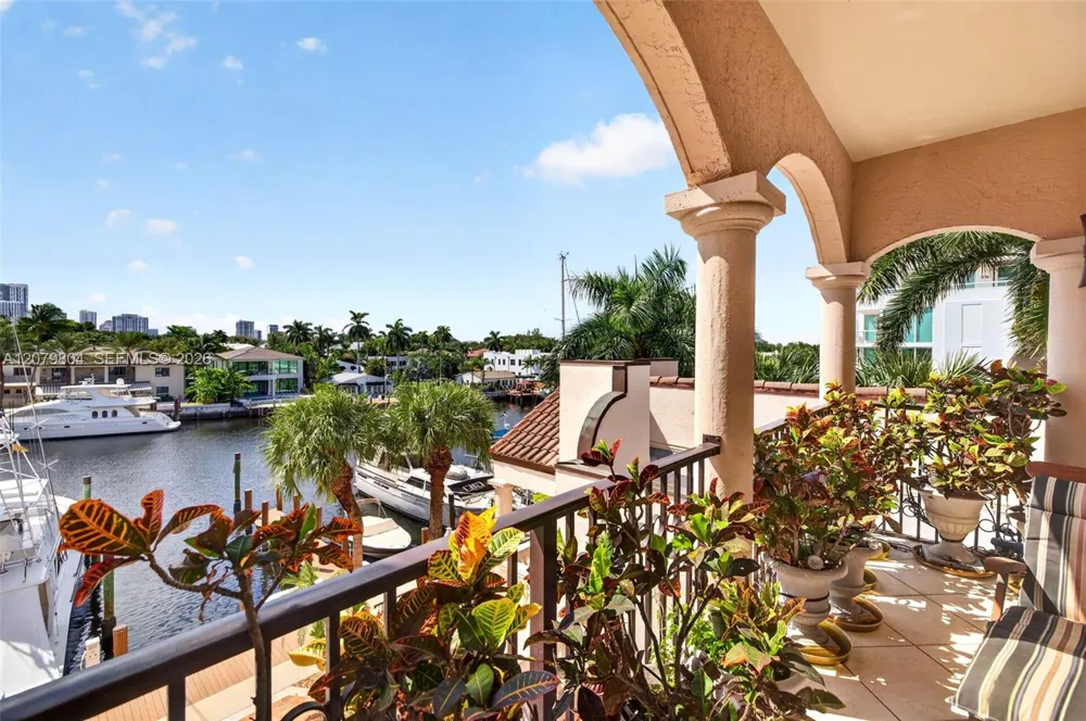 25 Hendricks Isle #303 & 304 Fort Lauderdale, FL 33301