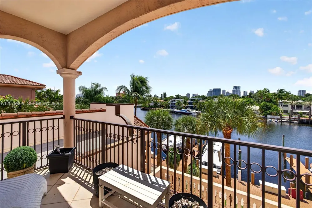 25 Hendricks Isle #303 & 304 Fort Lauderdale, FL 33301
