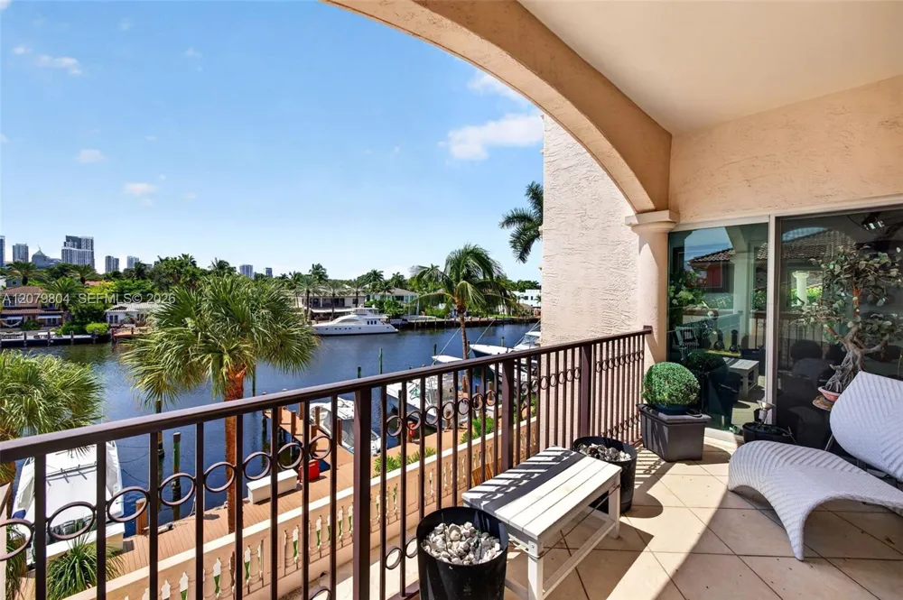 25 Hendricks Isle #303 & 304 Fort Lauderdale, FL 33301