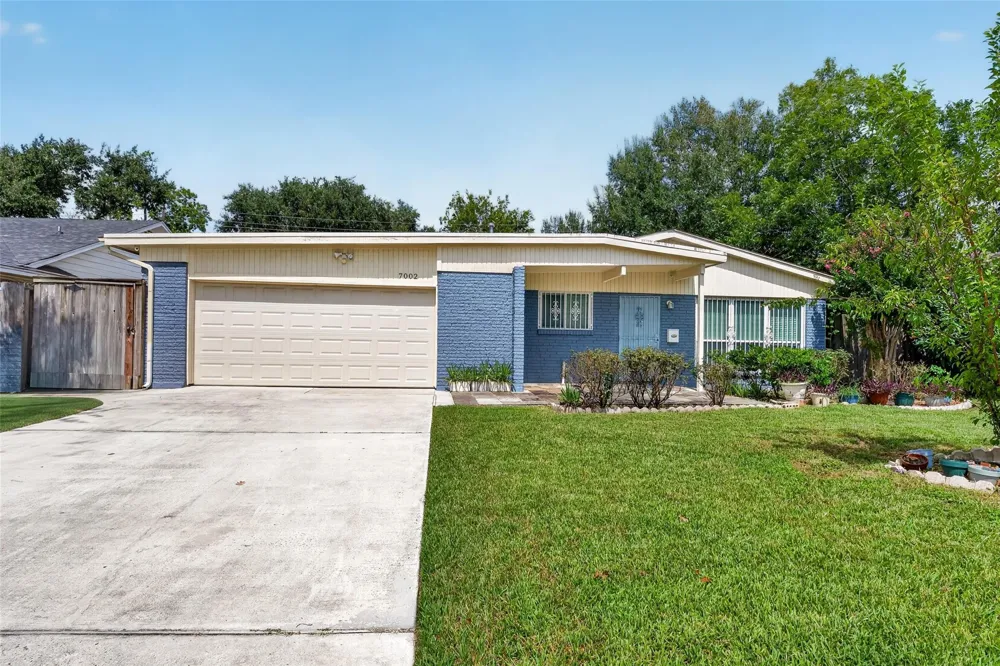 7002 Leader Street Houston, TX 77074