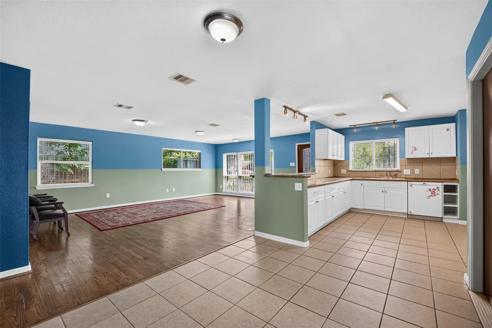 7002 Leader Street Houston, TX 77074