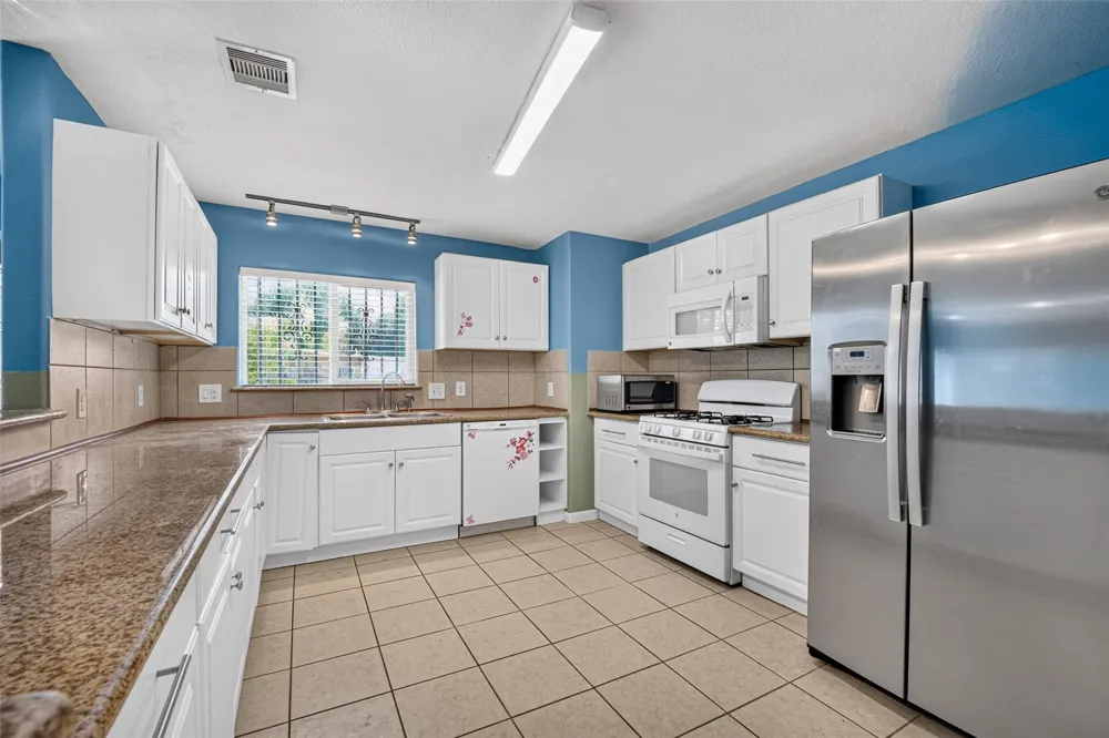 7002 Leader Street Houston, TX 77074