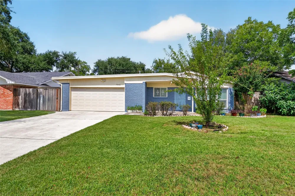 7002 Leader Street Houston, TX 77074