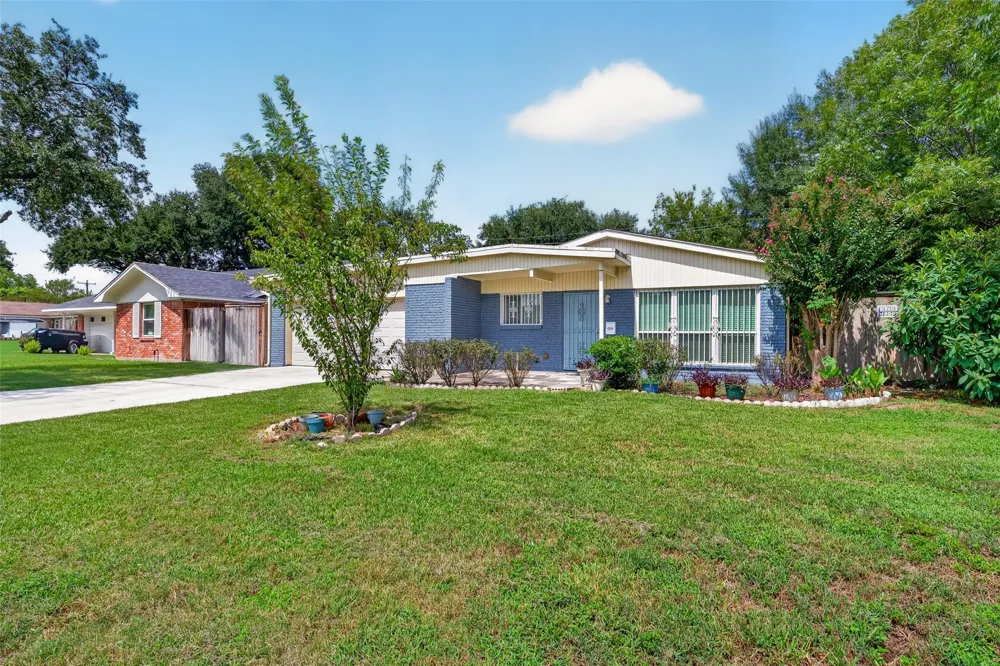 7002 Leader Street Houston, TX 77074