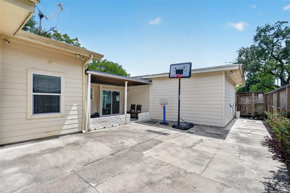 7002 Leader Street Houston, TX 77074