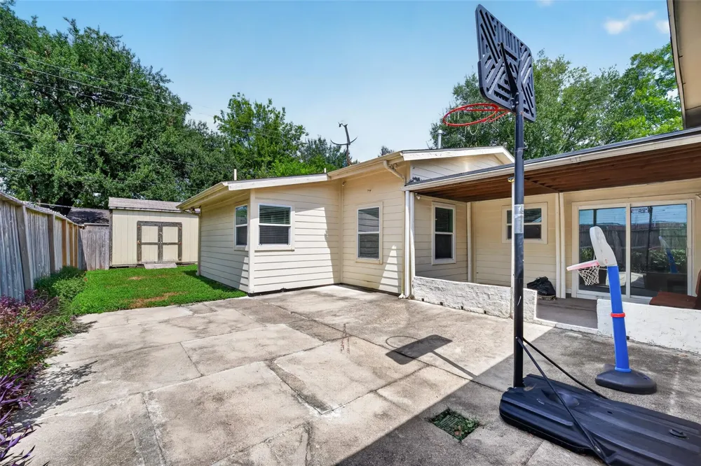 7002 Leader Street Houston, TX 77074