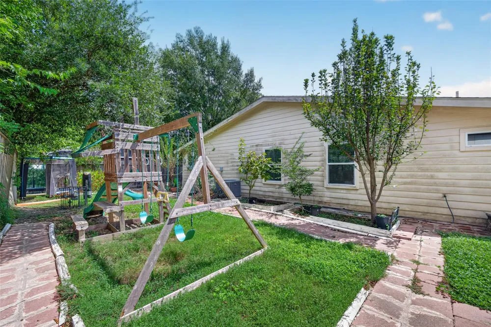 7002 Leader Street Houston, TX 77074