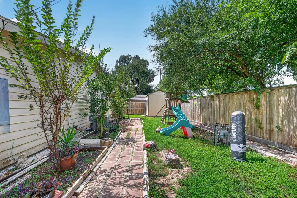 7002 Leader Street Houston, TX 77074