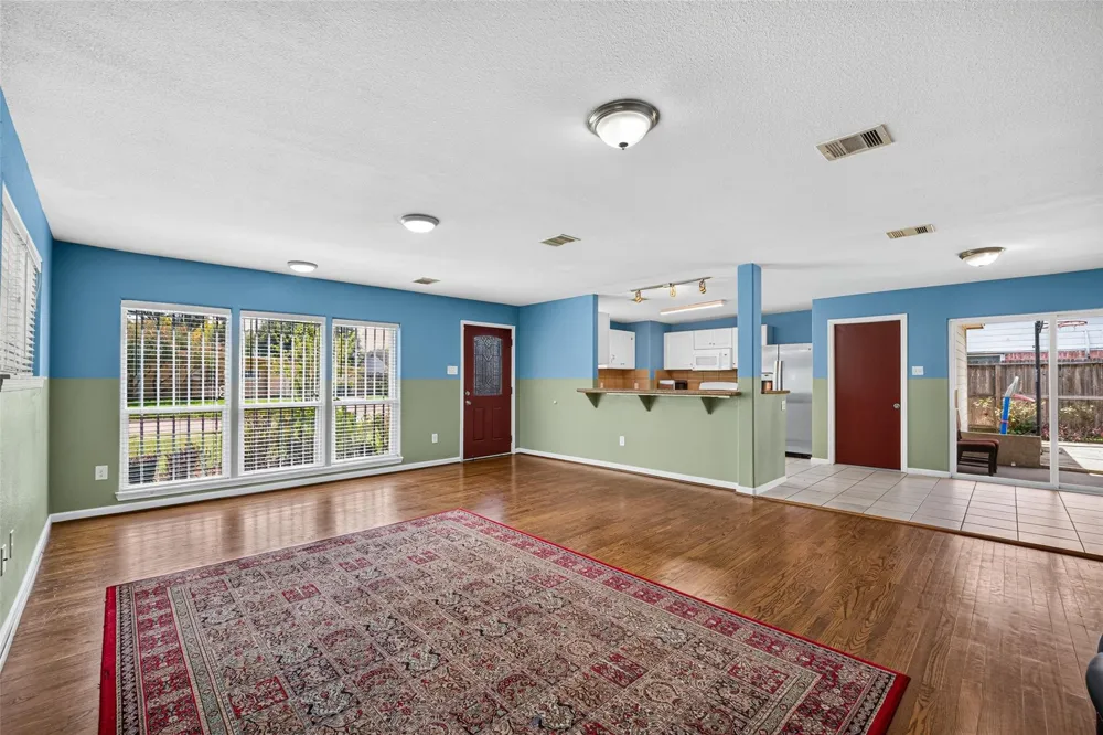 7002 Leader Street Houston, TX 77074