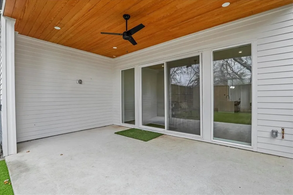 2413 Crossman Avenue Dallas, TX 75212
