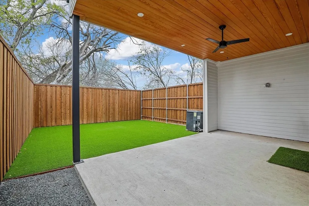 2413 Crossman Avenue Dallas, TX 75212