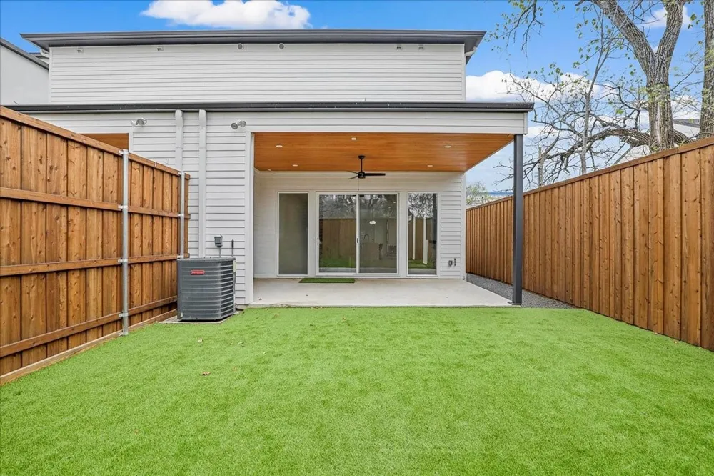 2413 Crossman Avenue Dallas, TX 75212