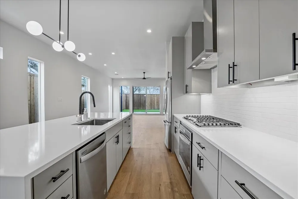 2413 Crossman Avenue Dallas, TX 75212