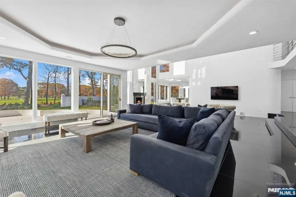 23 Rio Vista Drive Alpine, NJ 07620