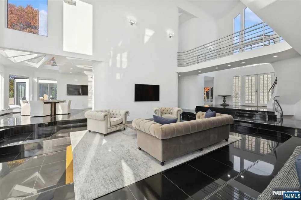 23 Rio Vista Drive Alpine, NJ 07620