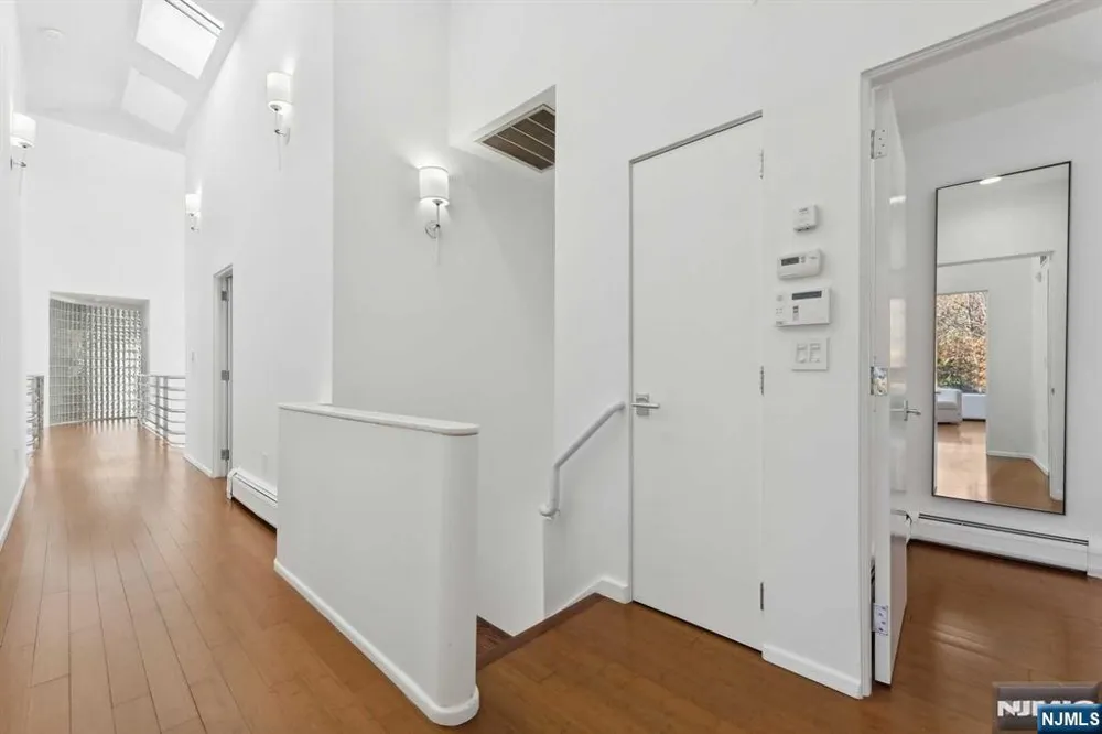23 Rio Vista Drive Alpine, NJ 07620