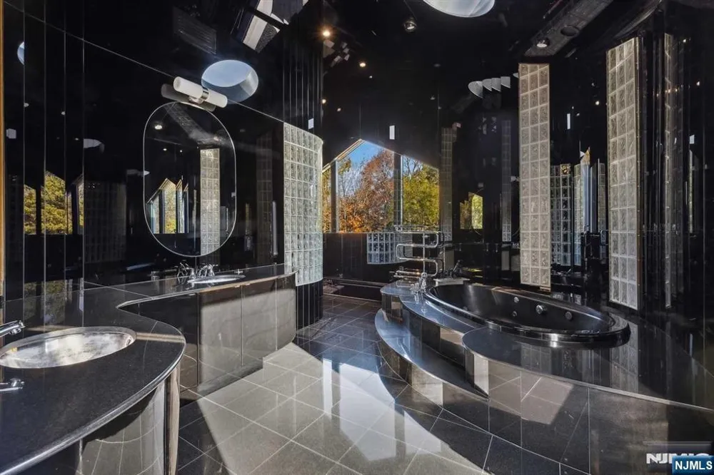 23 Rio Vista Drive Alpine, NJ 07620