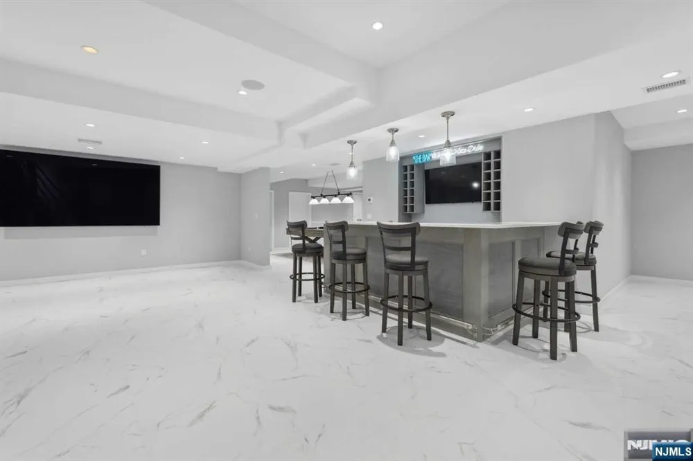 23 Rio Vista Drive Alpine, NJ 07620