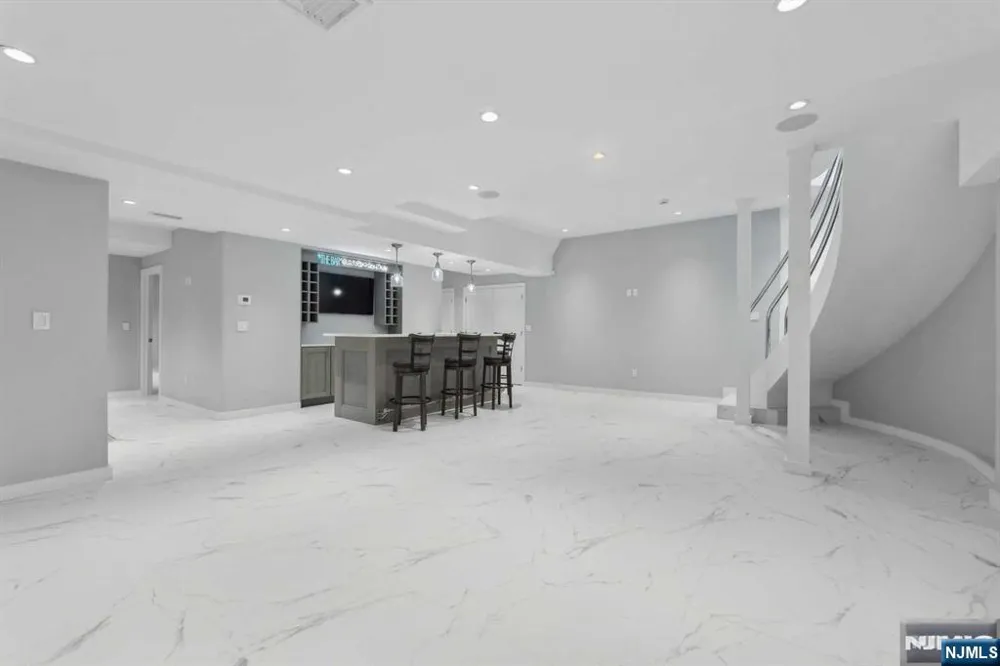 23 Rio Vista Drive Alpine, NJ 07620