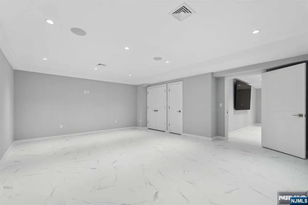 23 Rio Vista Drive Alpine, NJ 07620