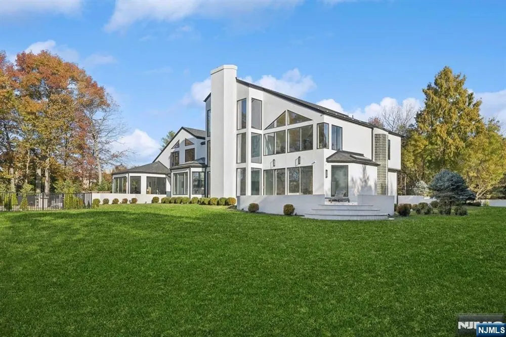23 Rio Vista Drive Alpine, NJ 07620