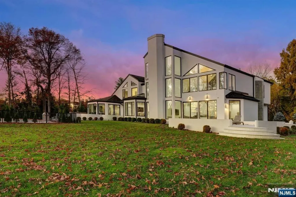 23 Rio Vista Drive Alpine, NJ 07620
