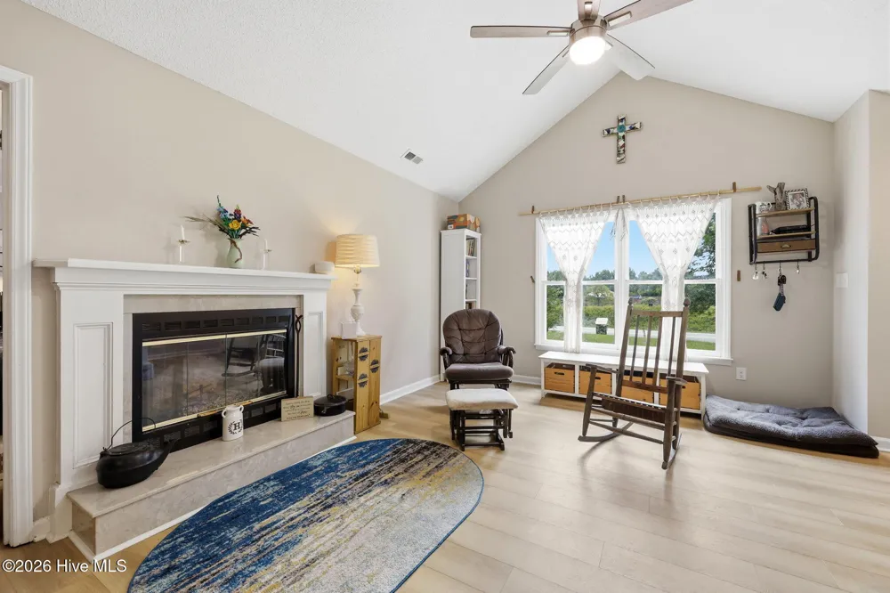 552 Swansboro Loop Road Swansboro, NC 28584