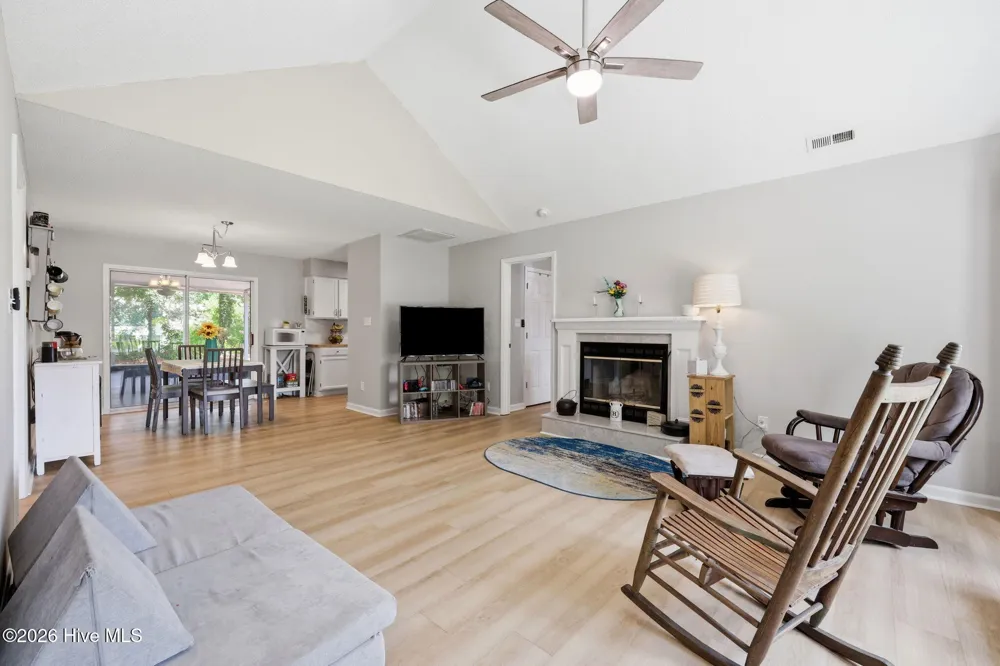 552 Swansboro Loop Road Swansboro, NC 28584