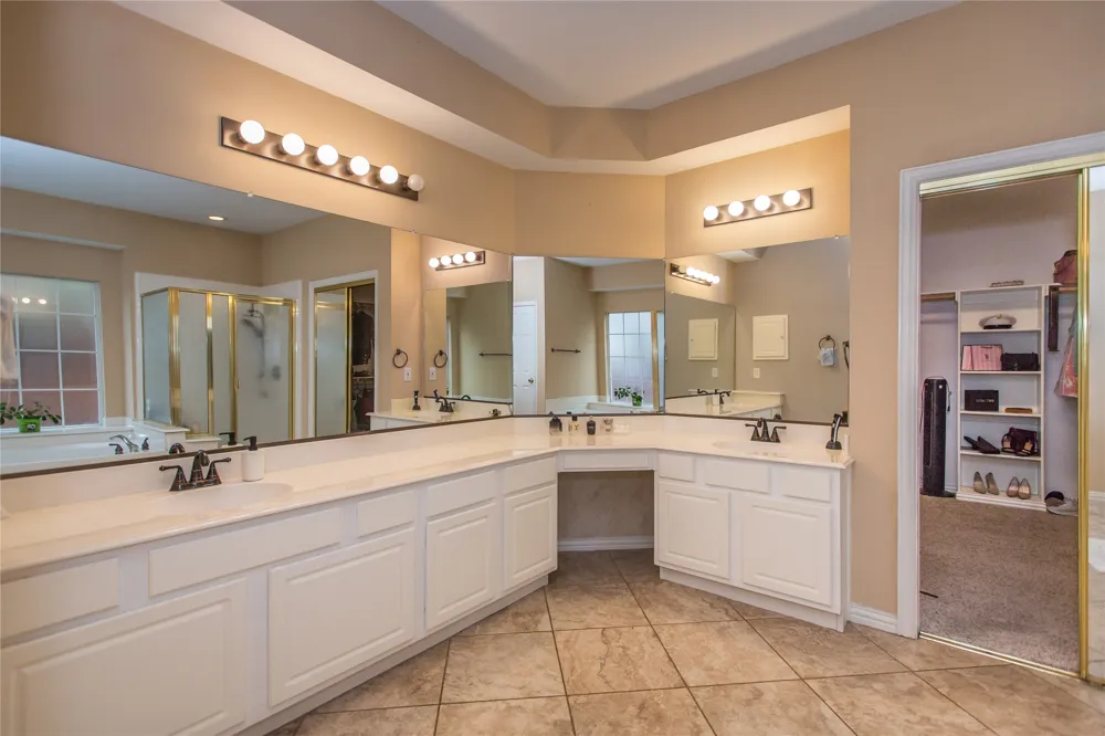 5704 Windmere Lane Haltom City, TX 76137