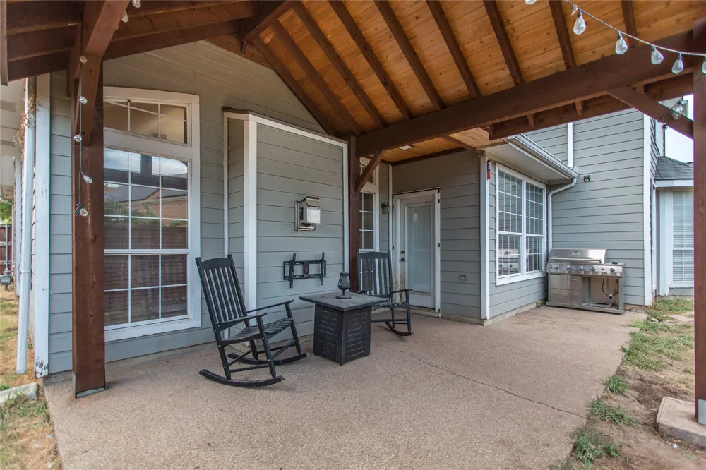 5704 Windmere Lane Haltom City, TX 76137