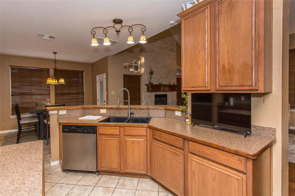 5704 Windmere Lane Haltom City, TX 76137