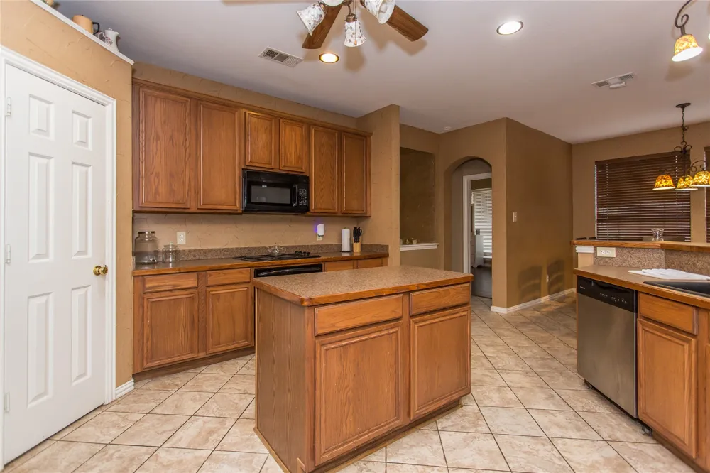 5704 Windmere Lane Haltom City, TX 76137