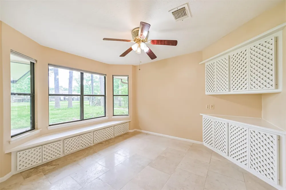 16040 Dunes Drive Crosby, TX 77532
