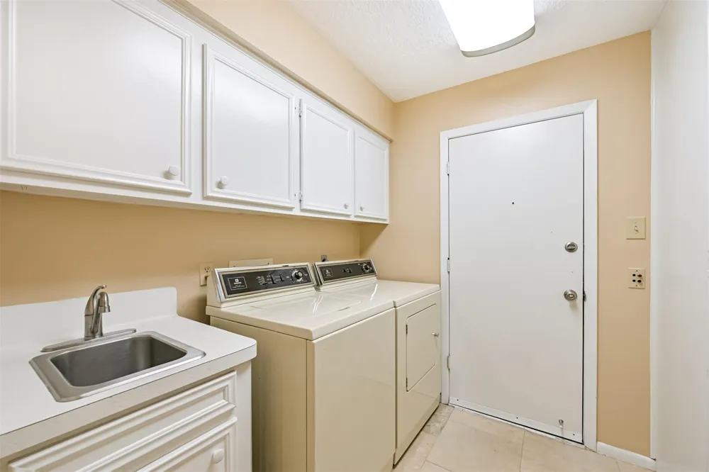 16040 Dunes Drive Crosby, TX 77532