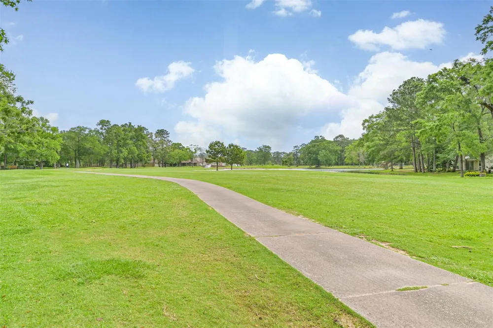 16040 Dunes Drive Crosby, TX 77532