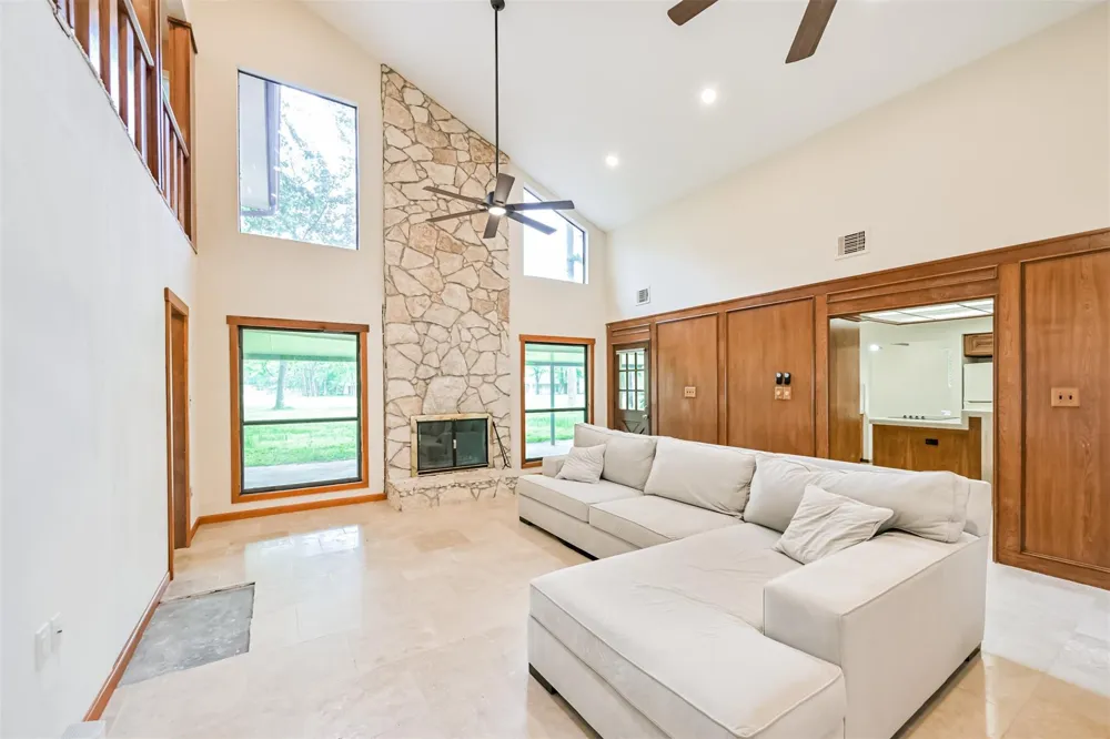 16040 Dunes Drive Crosby, TX 77532