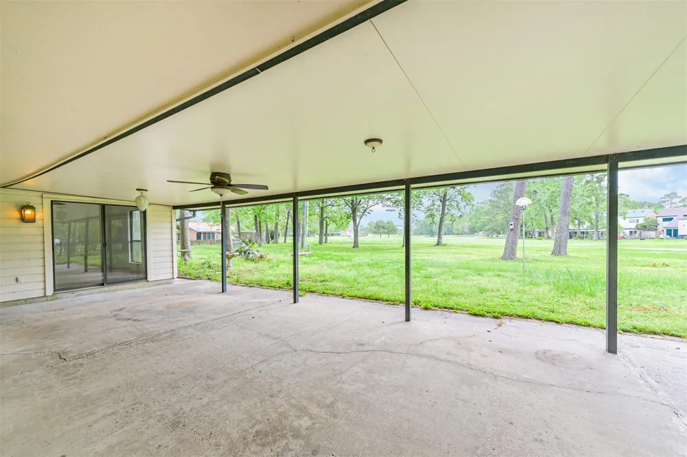 16040 Dunes Drive Crosby, TX 77532
