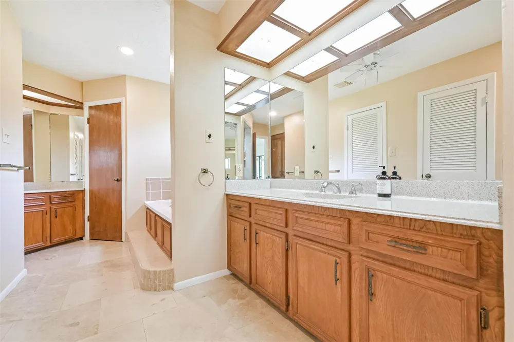 16040 Dunes Drive Crosby, TX 77532