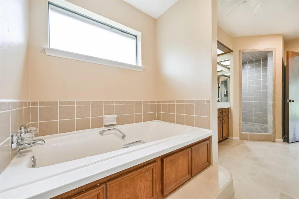 16040 Dunes Drive Crosby, TX 77532