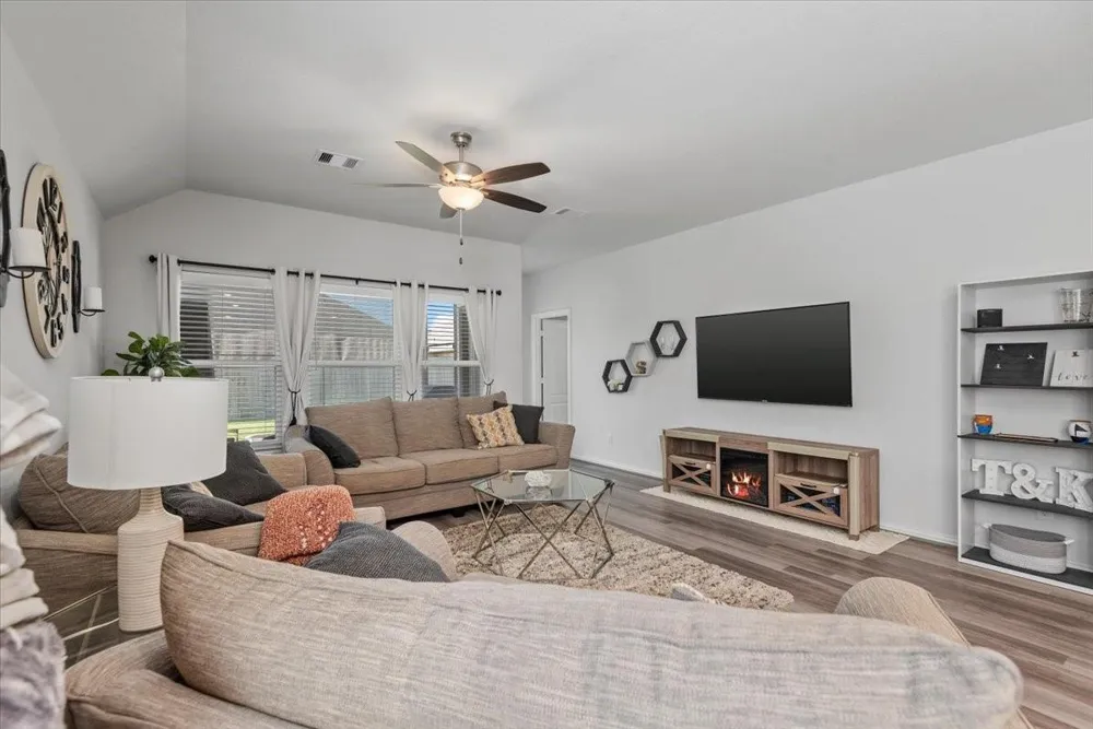 16327 Rockdale Landing Drive Hockley, TX 77447