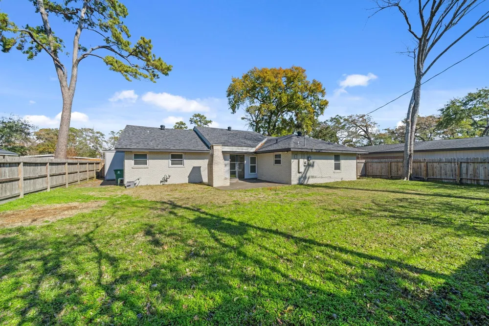 10151 Brinwood Drive Houston, TX 77043