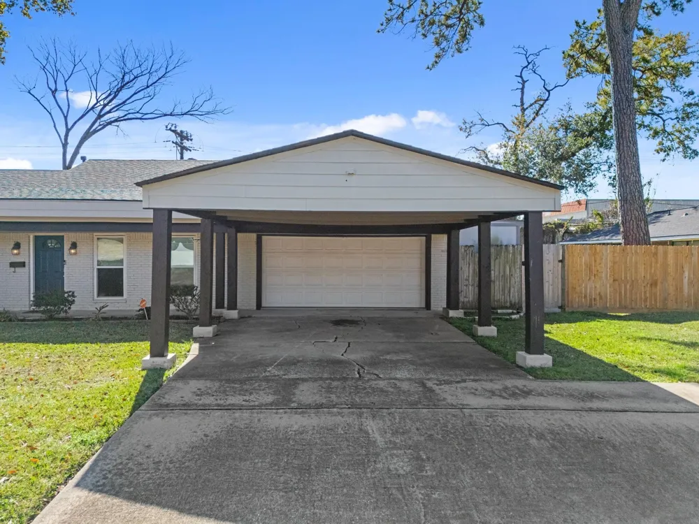 10151 Brinwood Drive Houston, TX 77043