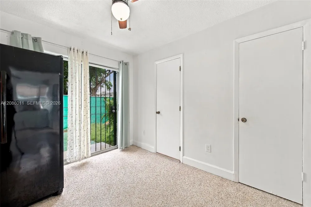 882 NW 2nd St Miami, FL 33128