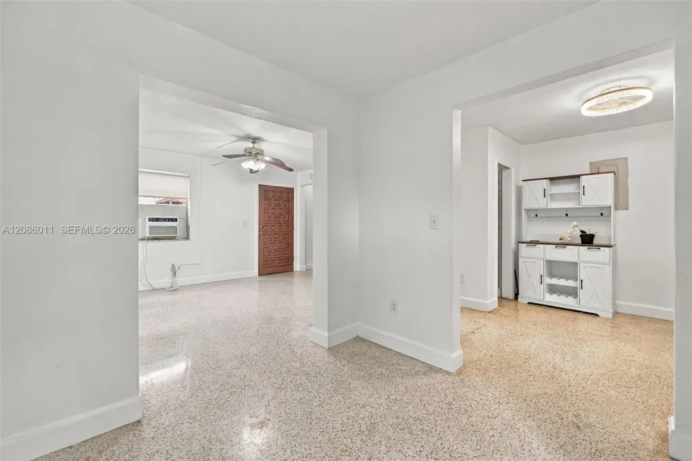 882 NW 2nd St Miami, FL 33128