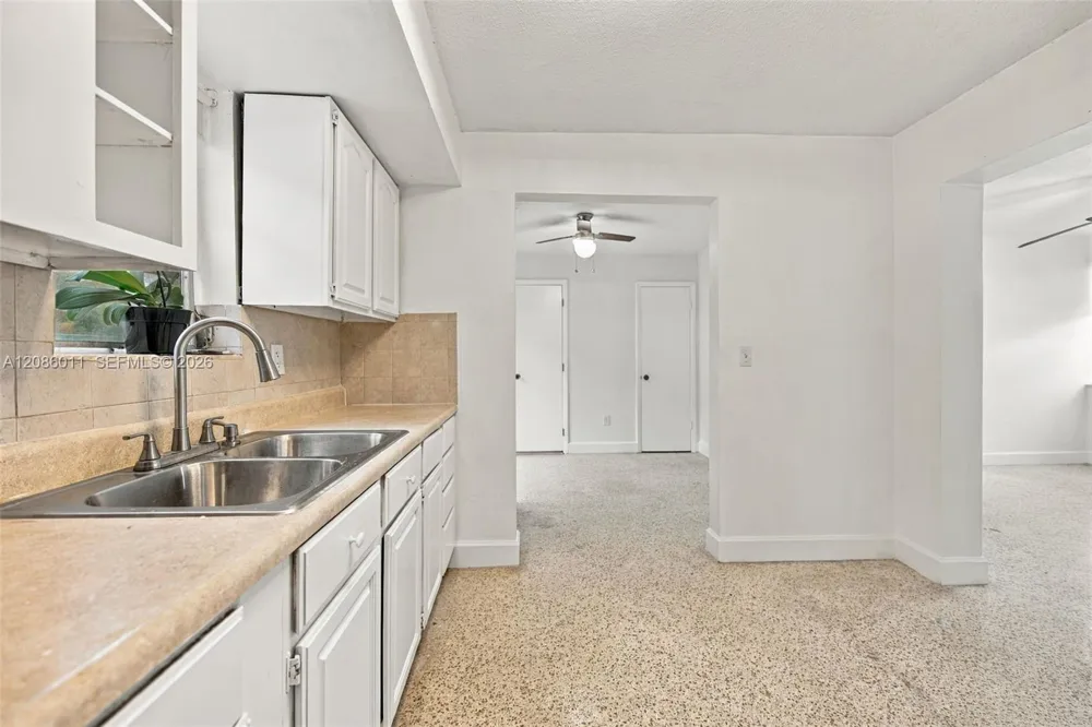 882 NW 2nd St Miami, FL 33128