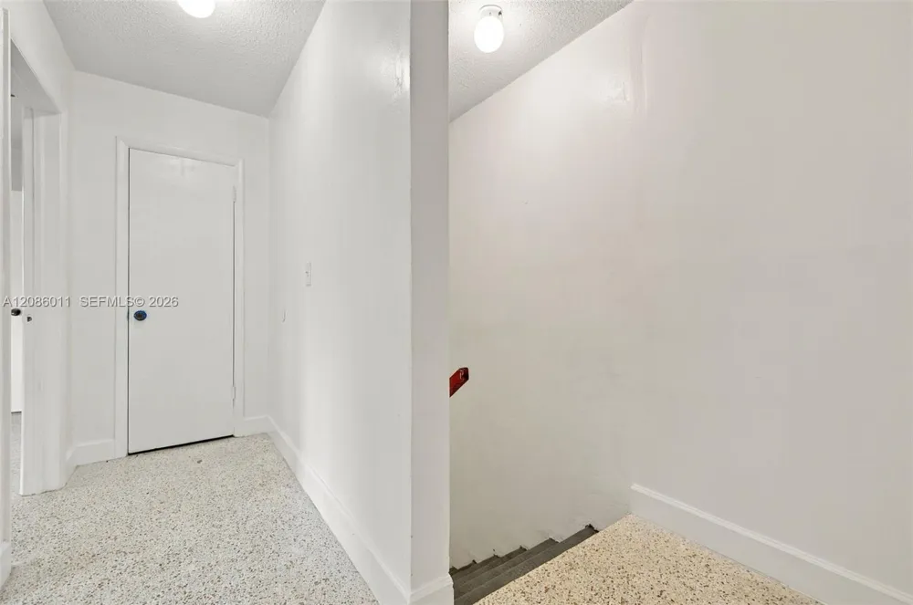 882 NW 2nd St Miami, FL 33128