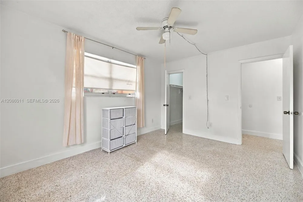882 NW 2nd St Miami, FL 33128