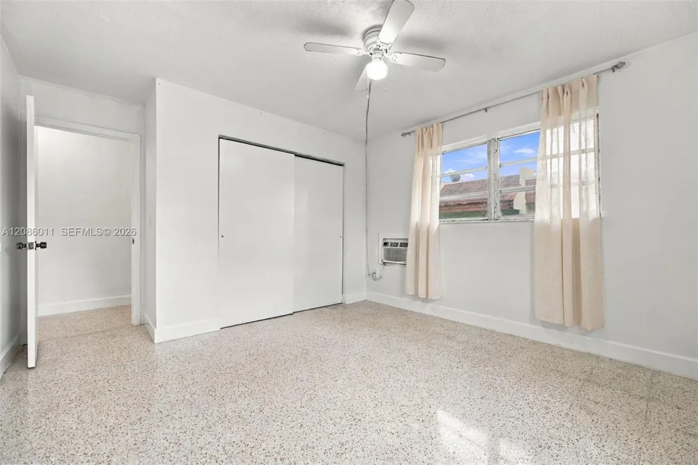 882 NW 2nd St Miami, FL 33128