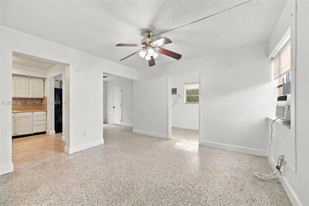 882 NW 2nd St Miami, FL 33128